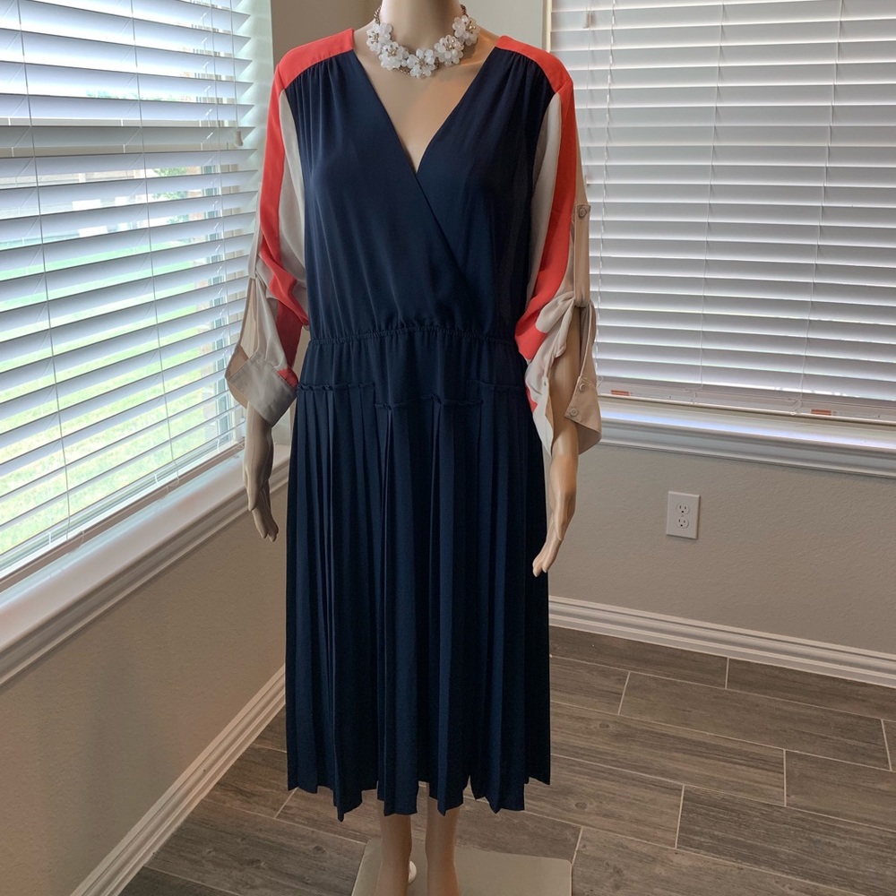 Authentic BCBGMAXAZRIA color block pleated dress.